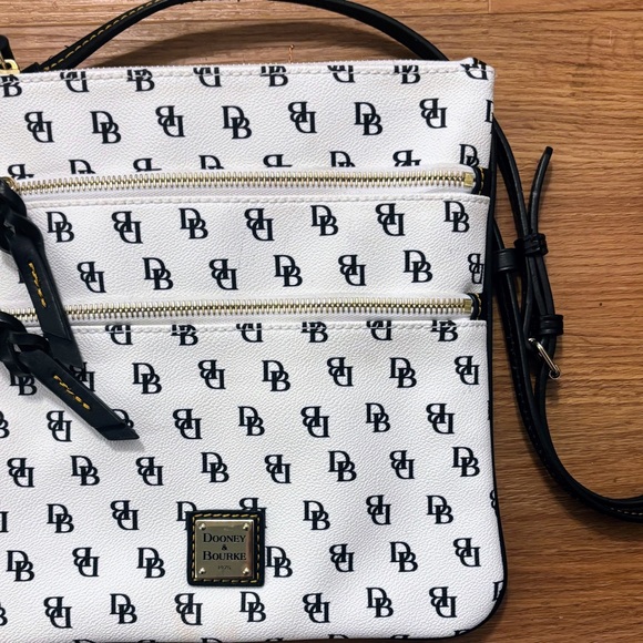 Dooney & Bourke NWOT Black and White Signature DB Design Double Zip Crossbody - Picture 4 of 14
